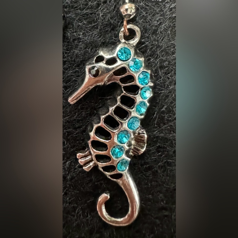 Seahorse silver with blue topaz push through earrings - Picture 7 of 7
